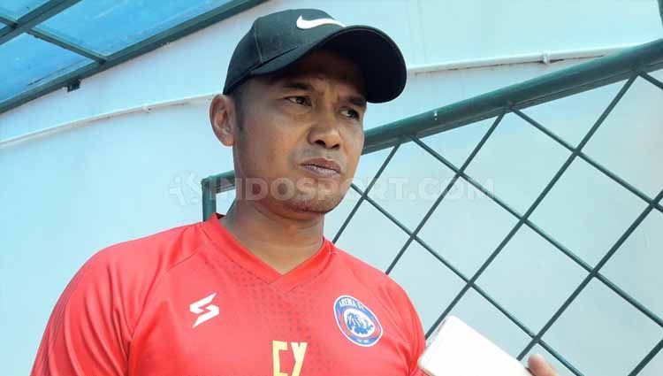 Asisten Pelatih Arema FC, Charis Yulianto. Copyright: © Ian Setiawan/INDOSPORT