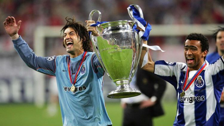 Berikut kabar terbaru dari Vitor Baia, salah satu mantan kiper Barcelona dan juga FC Porto yan mempunyai koleksi trofi melebihi Ronaldo. Copyright: © uefa.com