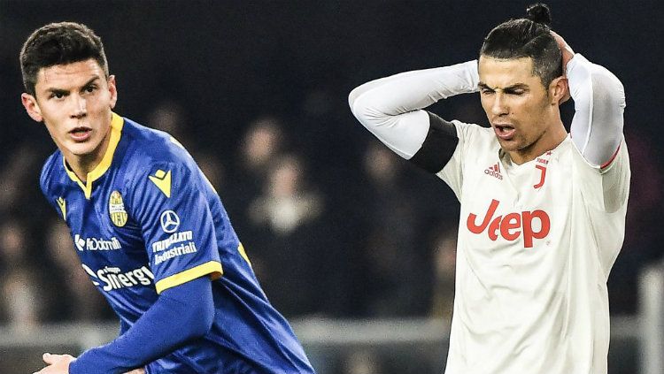 Meskipun sukses cetak rekor, Cristiano Ronaldo gagal mengantarkan Juventus menang atas Verona di Serie A Liga Italia. Sang striker itu pun sempat bereaksi. Copyright: © twitter.com/brfootball