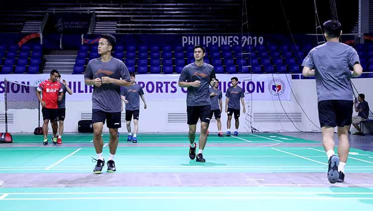 Tiba di Rizal Memorial Coliseum, Filipina, tim bulutangkis Indonesia tidak menyia-nyiakan kesempatan untuk coba venue turnamen Asia Team Championships. Copyright: © Humas PBSI