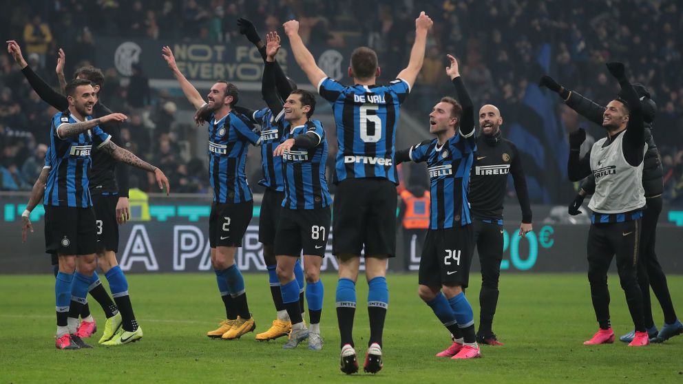 Raksasa Serie A Liga Italia, Inter Milan, mencatatkan rekor baru yang luar biasa usai tim asuhan Antonio Conte itu membantai AC Milan dengan skor 4-2. Copyright: © Emilio Andreoli/Getty Images