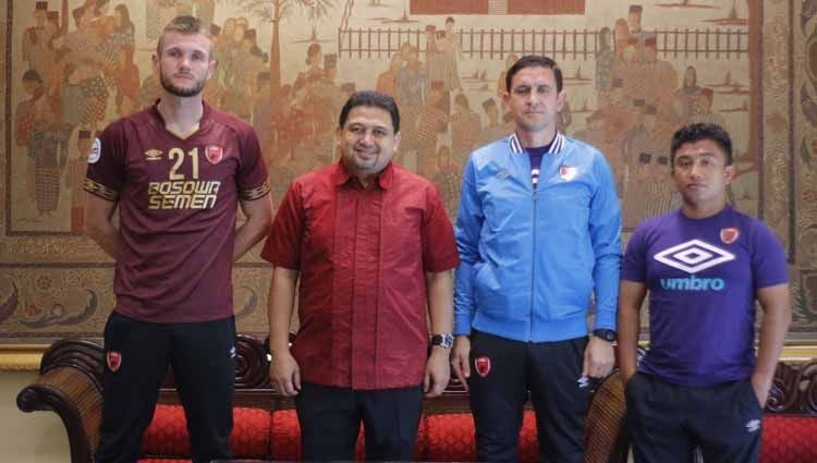 PSM Makassar memperkenalkan pemain asing Serif Hasic dan asisten pelatih Nenad Bacina di Hotel Sultan, Jakarta, Senin (10/02/20). Copyright: © Adriyan Adirizky Rahmat/INDOSPORT