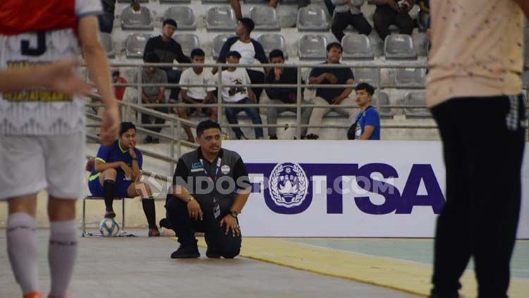 Pelatih Bank Sumut FC, Qusmaini Noor. Copyright: © Aldi Aulia Anwar/INDOSPORT