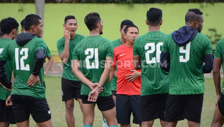 PSMS Medan gelar latihan rutin menjelang kick-off Liga 2 2020 di Stadion Kebun Bunga, Medan, Selasa (11/2/20). Copyright: © Aldi Aulia Anwar/INDOSPORT