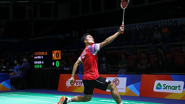 Anthony Sinisuka Ginting berhasil menaklukan wakil Malaysia, Lee Zii Jia, dua set langsung pada pertandingan pertama final Badminton Asia Team Championship 2020 Copyright: © Humas PBSI