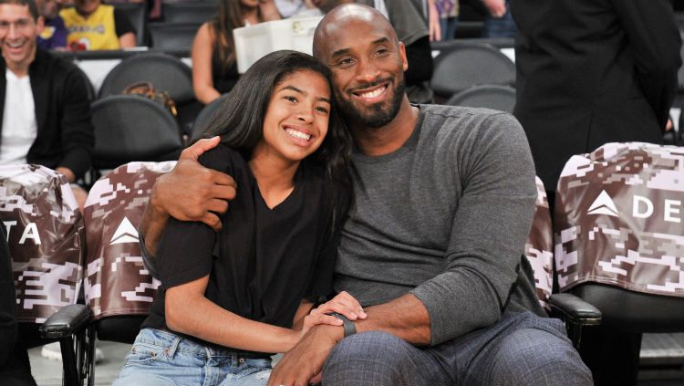 Mendiang Kobe Bryant dan sang putri, Gianna. Copyright: © Allen Berezovsky/Getty Images