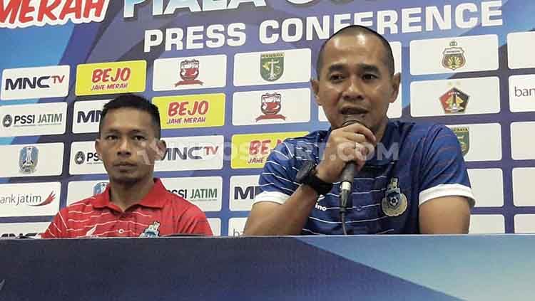 Kurniawan Dwi Yulianto (Pelatih) & Alto Linus (kapten) Copyright: © Ian Setiawan/INDOSPORT