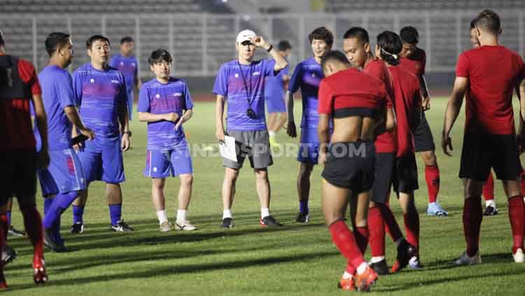 Timnas Indonesia, baik senior maupun U-19 akan mulai menjalani pemusatan latihan pada esok hari di Stadion Madya, Senayan, Jakarta. Copyright: © Herry Ibrahim/INDOSPORT