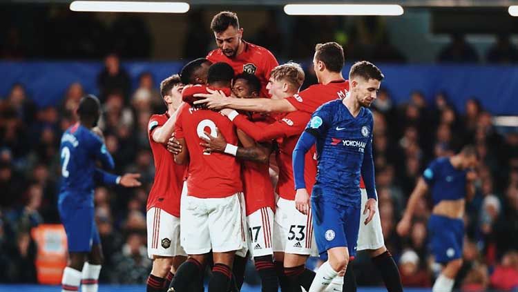 Laga Liga Inggris antara Chelsea vs Manchester United, Selasa (18/02/20), sempat menuai kontroversi. Copyright: © Twitter/@ManUtd