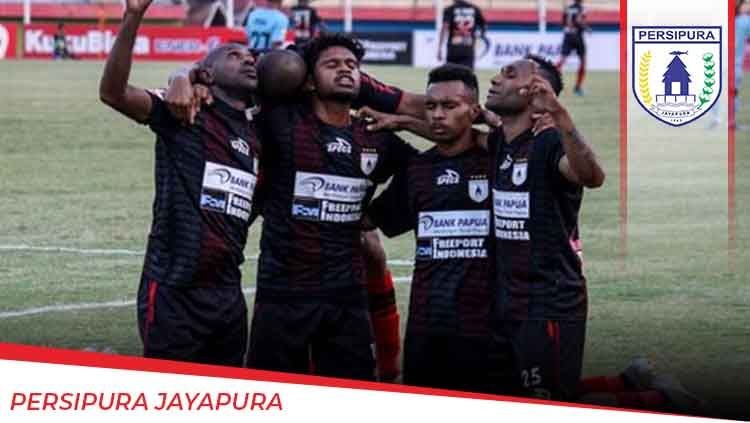 Sejak mengarungi kompetisi kasta tertinggi di Indonesia, Persipura Jayapura telah merengkuh empat trofi juara Liga resmi plus satu gelar di Liga non resmi. Copyright: © Arif Yahya/INDOSPORT