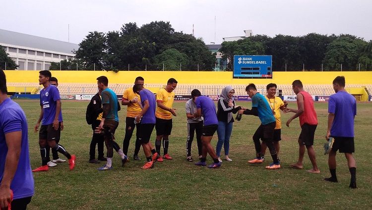 Sriwijaya FC menjalani latihan menjelang kick-off Liga 2 2020. Copyright: © Muhammad Effendi/INDOSPORT