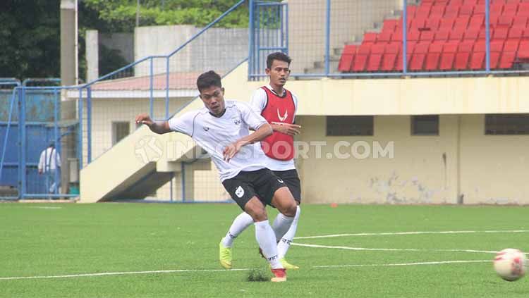 Pemain baru klub Liga 1 PSIS Semarang Wahyu Prasetyo mendapat apesiasi dari manajemen klubnya usai menunjukkan perkembangan yang positif setelah direkrut. Copyright: © Alvin Syaptia Pratama/INDOSPORT