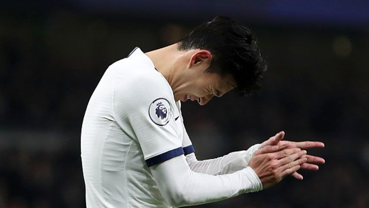 Ekspresi Kekecewan penyerang klub Liga Inggris, Tottenham Hotspur, Son Heung-min Copyright: © Naomi Baker/GettyImages