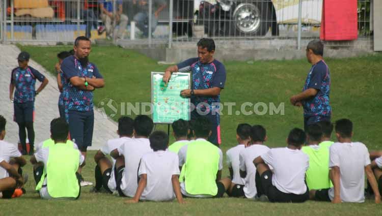 Timnas Indonesia U-16 di bawah asuhan Bima Sakti dinilai masih kurang agresif dalam persiapan ajang Piala AFF dan Piala Asia U-16 2020. Copyright: © Ronald Seger Prabowo/INDOSPORT