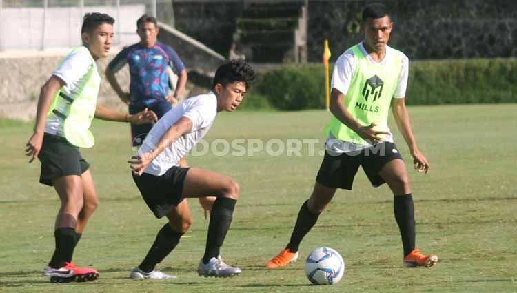 Pelatih Timnas Indonesia U-16 akhirnya memutuskan memboyong 22 nama untuk laga uji coba internasional melawan Uni Emirat Arab. Copyright: © Ronald Seger Prabowo/INDOSPORT