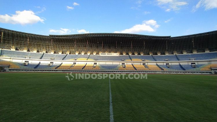 Persib Bandung masih menunggu kabar proses serah terima tahap kedua aset Stadion Gelora Bandung Lautan Api (GBLA), Kota Bandung dari PT Adhi Karya. Copyright: © Arif Rahman/INDOSPORT