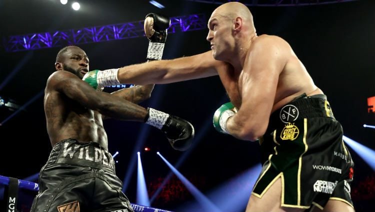 Tyson Fury (kanan) vs Deontany Wilder. Copyright: © Al Bello/Getty Images