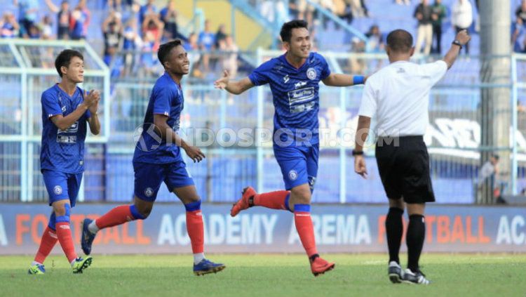 Arema FC kalahkan Barito Putera 3-0 di laga uji coba. Copyright: © Ian Setiawan/INDOSPORT