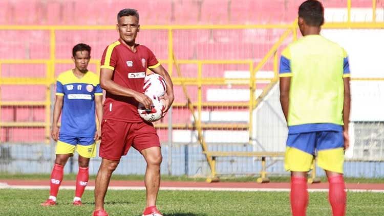 Pelatih Persiraja Banda Aceh, Hendri Susilo, mempersiapkan timnya menjelang lanjutan Liga 1 2020 kontra Persik Kediri. Copyright: © Media Officer Persiraja Banda Aceh