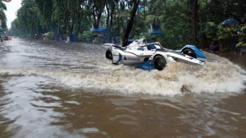 Formula Empang digaungkan oleh netizen sebagai buntut dari banjir yang melanda DKI Jakarta. Copyright: © twitter.com/Billy_Prima_366