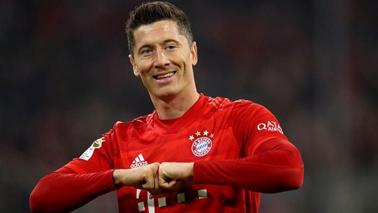 Megabintang sepak bola Bayern Munchen, Robert Lewandowski, membeberkan lima nama striker bernomor punggung sembilan terbaik di dunia versi dirinya. Copyright: © Alexander Hassenstein/GettyImages