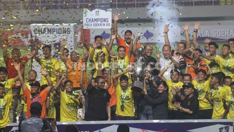 Sumatera Barat juara Piala Soeratin U-15 2019 usai mengalahkan Kalimantan Barat 2-1 dalam final di Stadion Manahan, Solo, Sabtu (29/02/20). Copyright: © Ronald Seger Prabowo/INDOSPORT