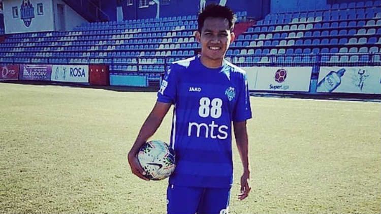 Wonderkid asal Indonesia, Witan Sulaeman, menjadi bagian dari tim inti Radnik Surdulica saat menghadapi Vozdovac dalam lanjutan Liga Utama Serbia. Copyright: © FK Radnik Surdulica