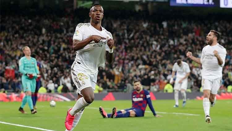 Vinicus Junior mencetak gol dalam kemenangan 2-0 Real Madrid atas Barcelona, Senin (03/03/20). Copyright: © Gonzalo Arroyo Moreno/Getty Images