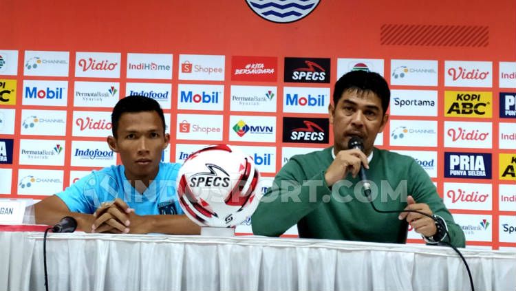 Pelatih Persela Lamongan, Nilmaizar saat konferensi pers seusai menghadapi Persib pada pekan pertama Liga 1 2020 di Stadion Si Jalak Harupat, Kabupaten Bandung, Minggu (01/03/2020). Copyright: © Arif Rahman/INDOSPORT