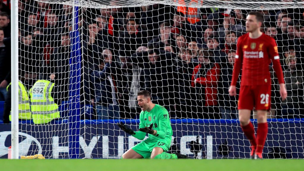 Adrian merasa kesal atas blunder yang ia lakukan di laga Piala FA antara Chelsea vs Liverpool Copyright: © Mike Egerton/PA Images via Getty Images