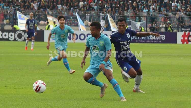 Laga antara Persela Lamongan vs PSIS Semarang, pertandingan pada Liga 1 di Stadion Surajaya, Lamongan, Sabtu (07/03/2020). Copyright: © Fitra Herdian/INDOSPORT