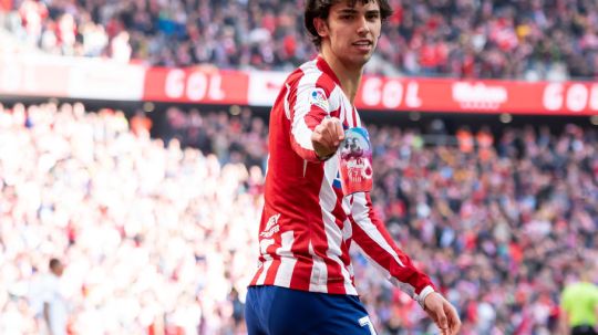 Selebrasi nyeleneh Joao Felix di laga Atletico Madrid vs Sevilla Copyright: © Alejandro Rios/DeFodi Images via Getty Images