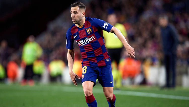 Raksasa Liga Spanyol, Barcelona, membidik dua nama di bursa transfer untuk dijadikan sebagai pelapis Jordi Alba. Copyright: © Alex Caparros/GettyImages