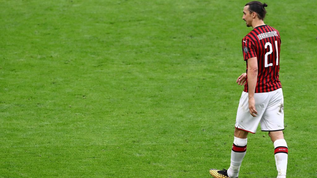 AC Milan sedang memantau dua striker. Hal itu dilakukan karena Zlatan Ibrahimovic diperkirakan bakal pergi dari San Siro di akhir musim nanti. Copyright: © Marco Luzzani/Getty Images