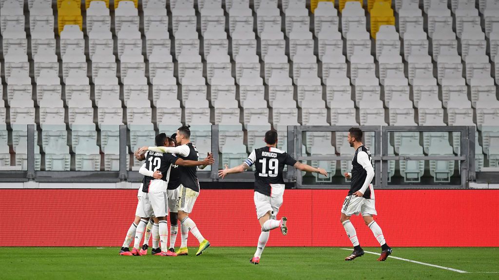 Aaron Ramsey merayakan gol yang ia cetak bersama rekan-rekannya di laga Juventus vs Inter Milan Copyright: © Valerio Pennicino/Getty Images