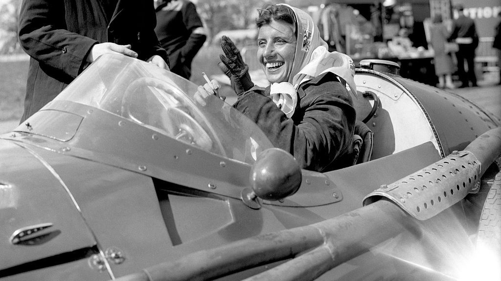 Maria Teresa de Filippis dikenal sebagai wanita pertama yang pernah membalap di kejuaraan F1. Copyright: © Barratts/PA Images via Getty Images