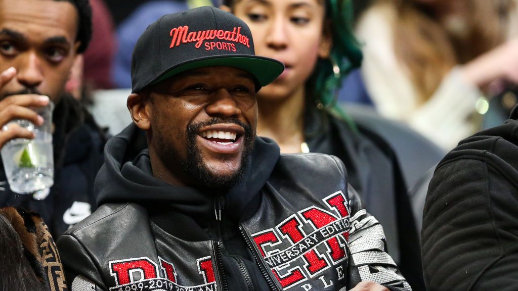 Kembali Naik Ring Floyd Mayweather Tantang Youtuber Crazy Rich Dubai Indosport
