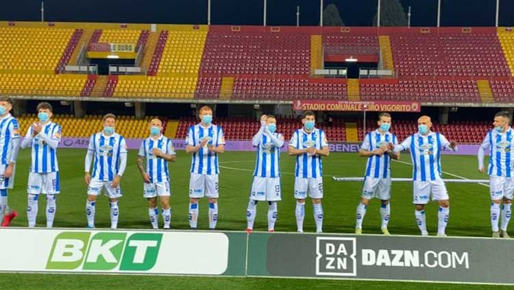 Salah satu klub Liga Italia di Serie B, Pescara punya cara tak biasa menghadapi merebaknya virus Corona. Copyright: © Twitter/PescaraCalcio
