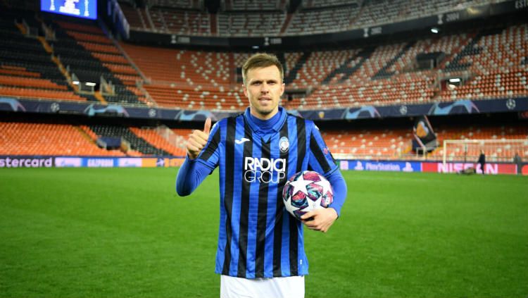 Pelatih Atalanta, Gian Piero Gasperini mengatakan bahwa belum ada tawaran yang masuk dari AC Milan untuk Josip Ilicic di bursa transfer musim panas ini. Copyright: © Twitter @OptaJoe