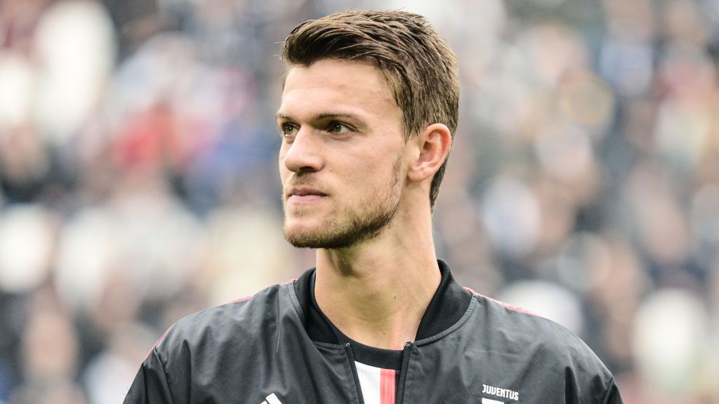 Bek tengah Juventus, Daniele Rugani, menyatakan bahwa dirinya baik-baik saja meskipun saat ini sudah dinyatakan positif virus corona dan tengah menjalani perawatan. Copyright: © Alberto Gandolfo/Pacific Press/LightRocket via Getty Images