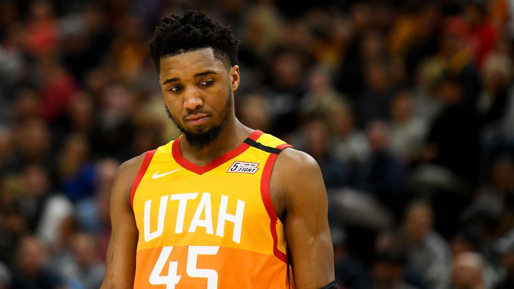 Meski sudah dinyatakan positif terinfeksi corona, bintang Utah Jazz, Donovan Mitchell tidak lantas hanya berdiam diri. Copyright: © Alex Goodlett/Getty Images