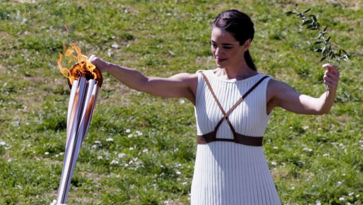 Prosesi penyalaan api Olimpiade 2020 di Yunani. Copyright: © Milos Bicanski/Getty Images