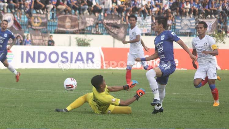Sejumlah liga top Asia Tenggara mengalami penundaan sebagai antisipasi penyebaran virus Corona, lalu bagaimana seharusnya dengan Liga Indonesia? Copyright: © Ronald Seger Prabowo/INDOSPORT