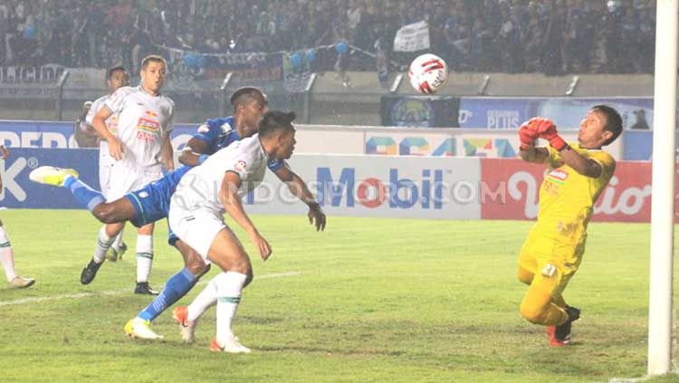 Pertandingan Liga 1 antara Persib Bandung vs PSS Sleman. Copyright: © Arif Rahman/INDOSPORT