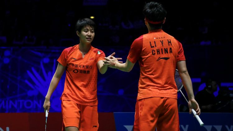 Rival Greysia Polii/Apriyani Rahayu asal China, Du Yue/Li Yinhui dikabarkan tak lagi dipasangkan menyusul cederanya Li Yinhui hingga dirumorkan gantung raket. Copyright: © VCG/VCG via Getty Images