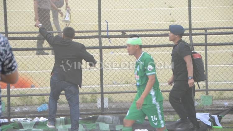 Legenda hidup klub Liga 2 PSMS Medan, Legimin Raharjo, diperkirakan akan menepi selama sepekan, akibat cedera yang dialami di kepala. Copyright: © Aldi Aulia Anwar/INDOSPORT