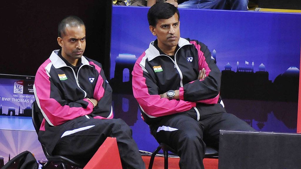 Berang dengan pengunduran diri para pelatih asing, eks Kepala Pelatih Asosiasi Bulutangkis India (BAI), Vimal Kumar (kanan) angkat suara. Copyright: © Vipin Kumar/Hindustan Times via Getty Images