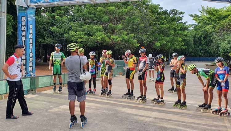 Atlet Sepatu Roda Papua tetap jalani pemusatan latihan (TC) di Bekasi. Copyright: © Porserosi Papua