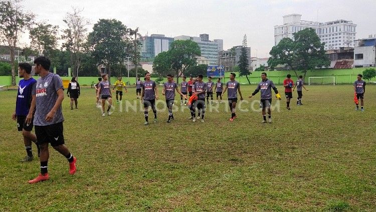 Latihan klub Liga 2 PSMS Medan sebelum diliburkan. Copyright: © Aldi Aulia Anwar/INDOSPORT