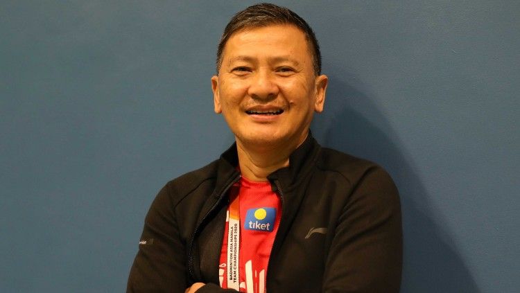 Kazumasa Sakai ternyata pernah menjadi anak didik mantan pelatih tunggal putra Persatuan Bulu Tangkis Seluruh Indonesia (PBSI), Hendry Saputra. Copyright: © Badminton Indonesia